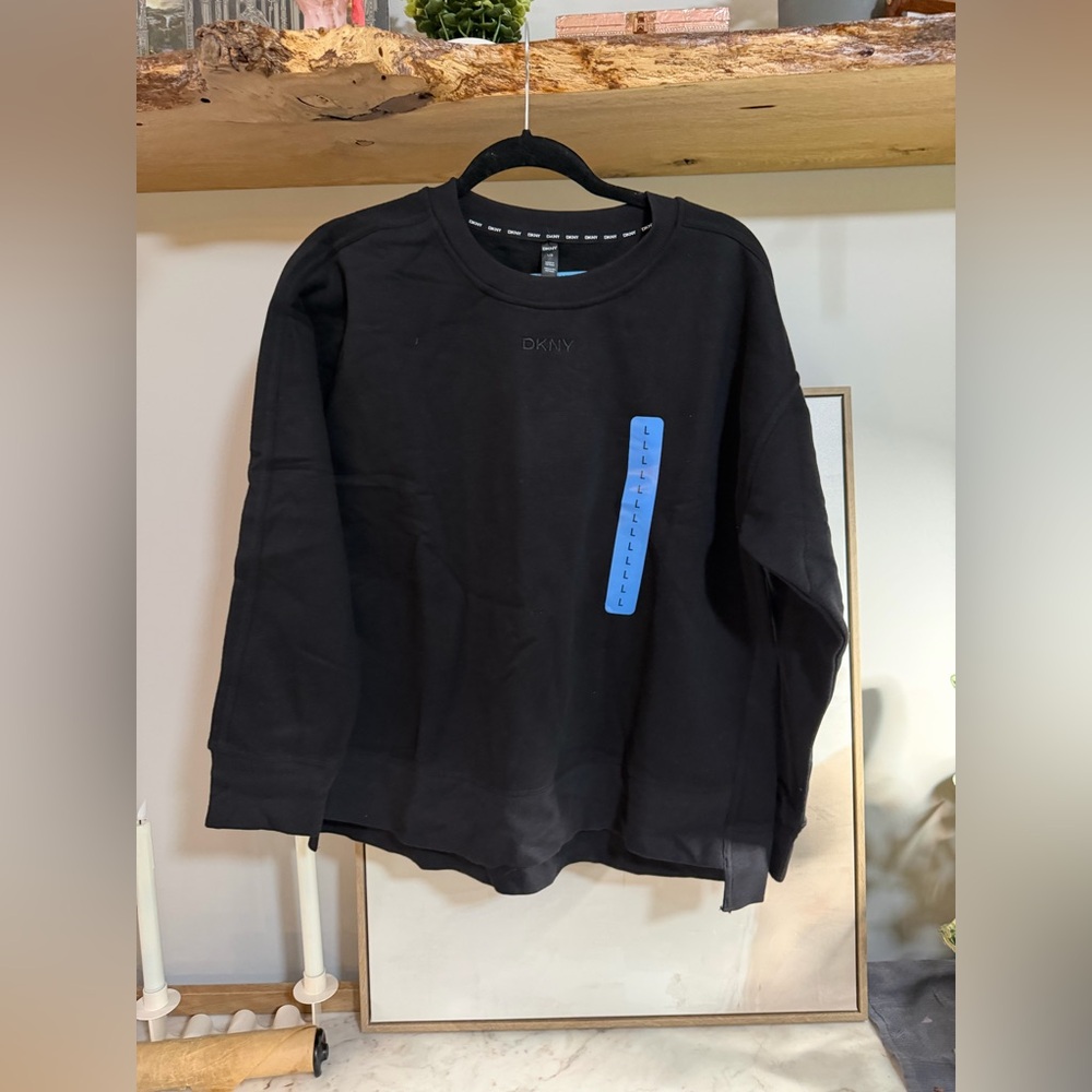 NWT DKNY Women’s Black Hi-Lo Crewneck Embroidered Sweatshirt